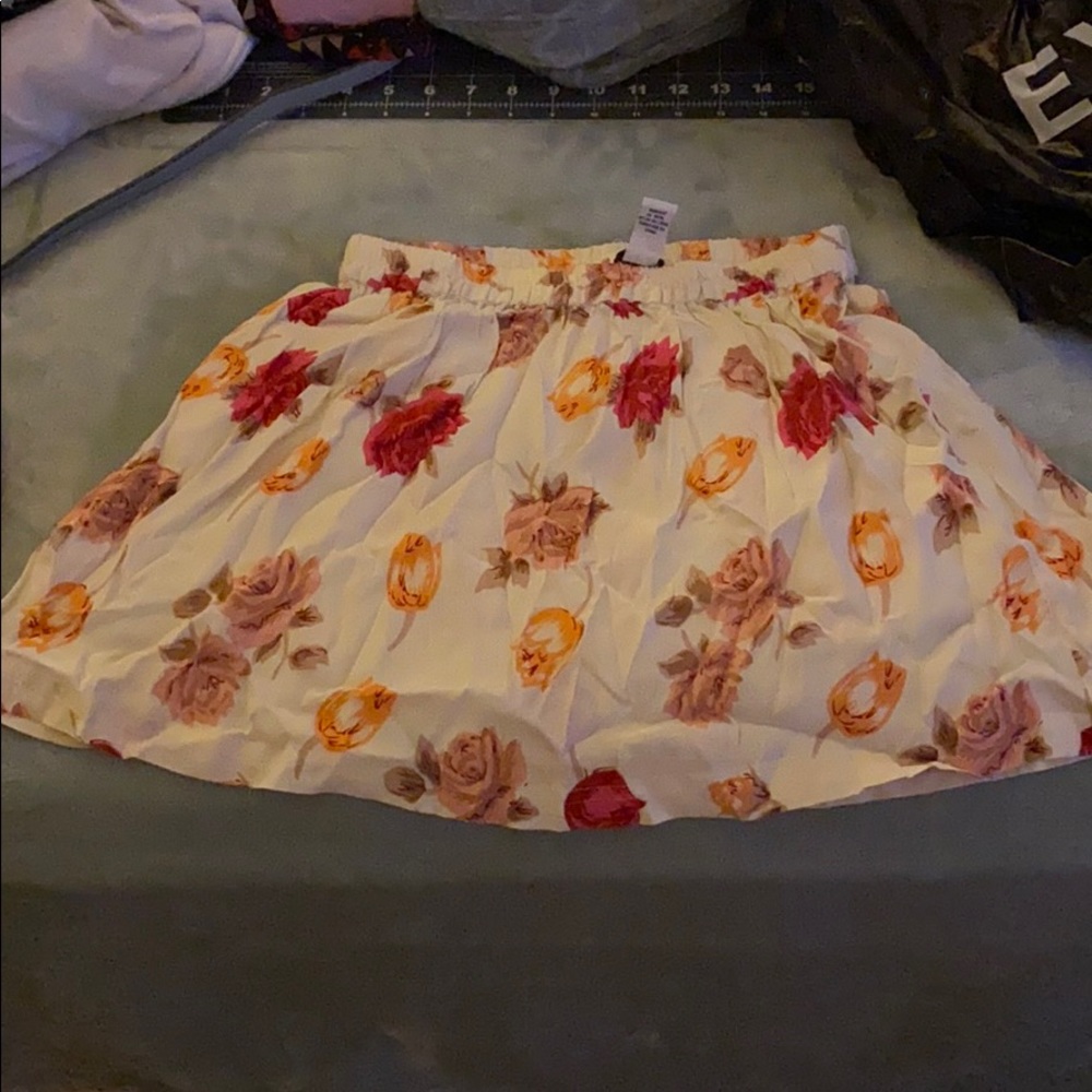 Floral skirt with pockets